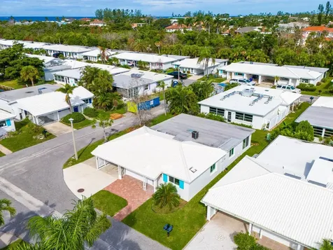 667 El Centro Longboat Key FL 34228