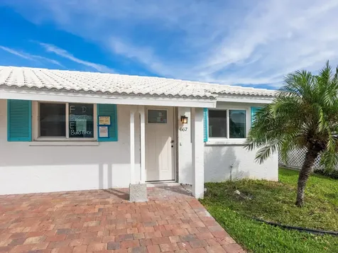 667 El Centro Longboat Key FL 34228