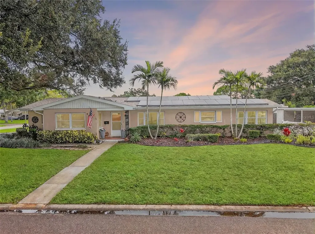 691 44th Avenue N St Petersburg FL 33703