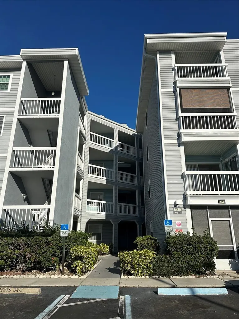 6810 Stones Throw Circle N St Petersburg FL 33710
