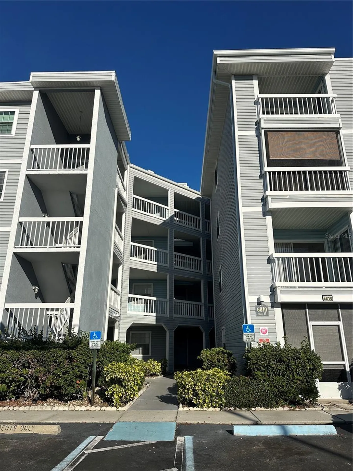 6810 Stones Throw Circle N St Petersburg FL 33710