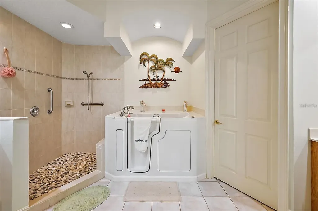 802 Camino Real Boulevard Howey In The Hills FL 34737