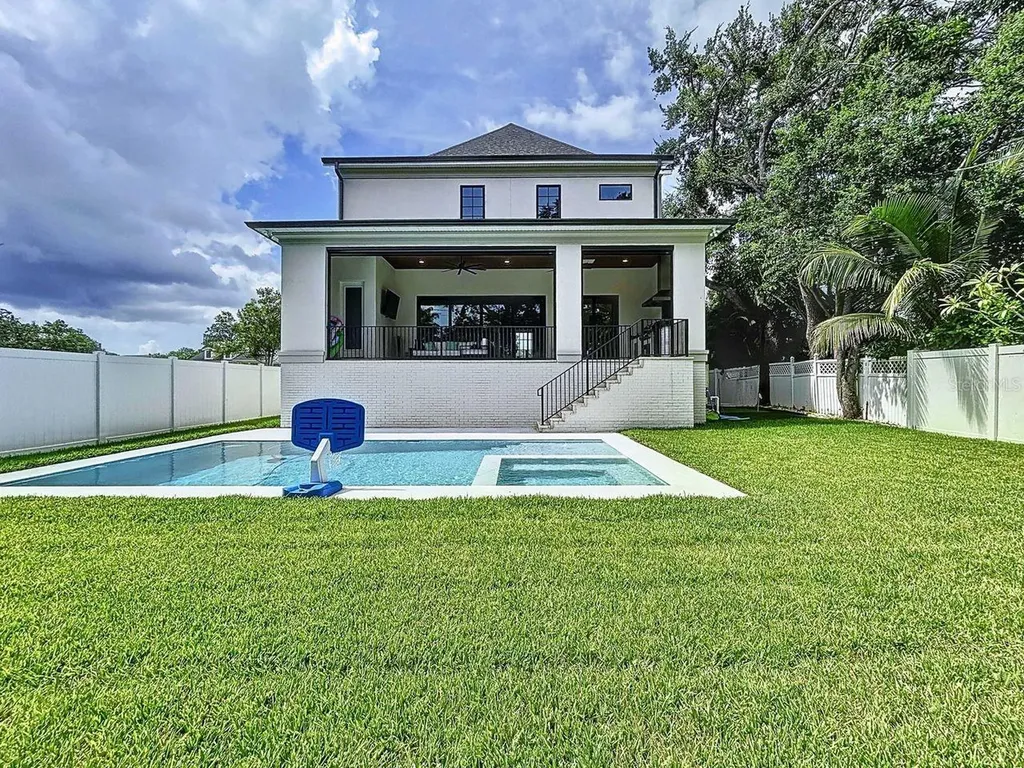 5011 W Dickens Avenue Tampa FL 33629
