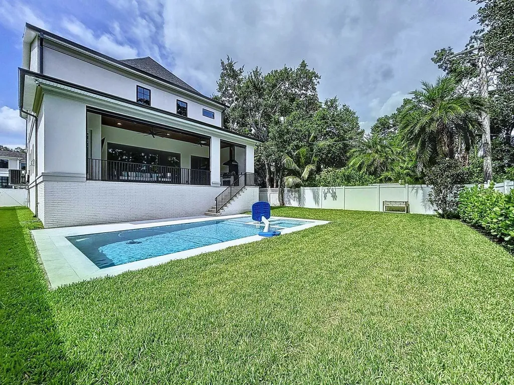 5011 W Dickens Avenue Tampa FL 33629