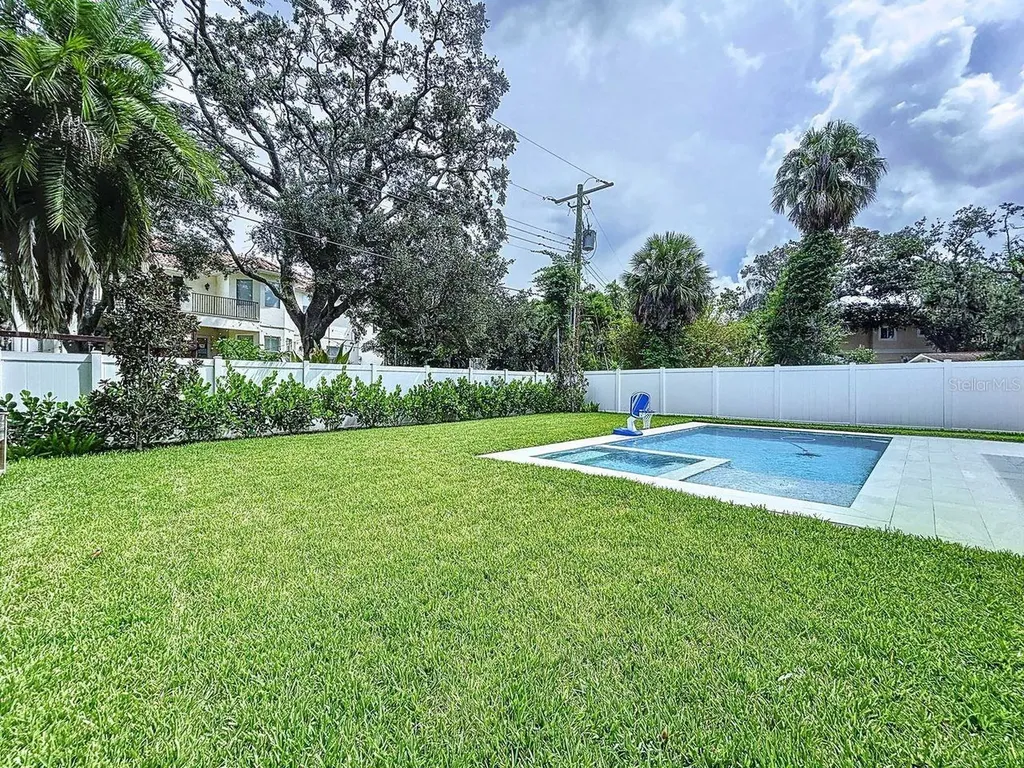 5011 W Dickens Avenue Tampa FL 33629