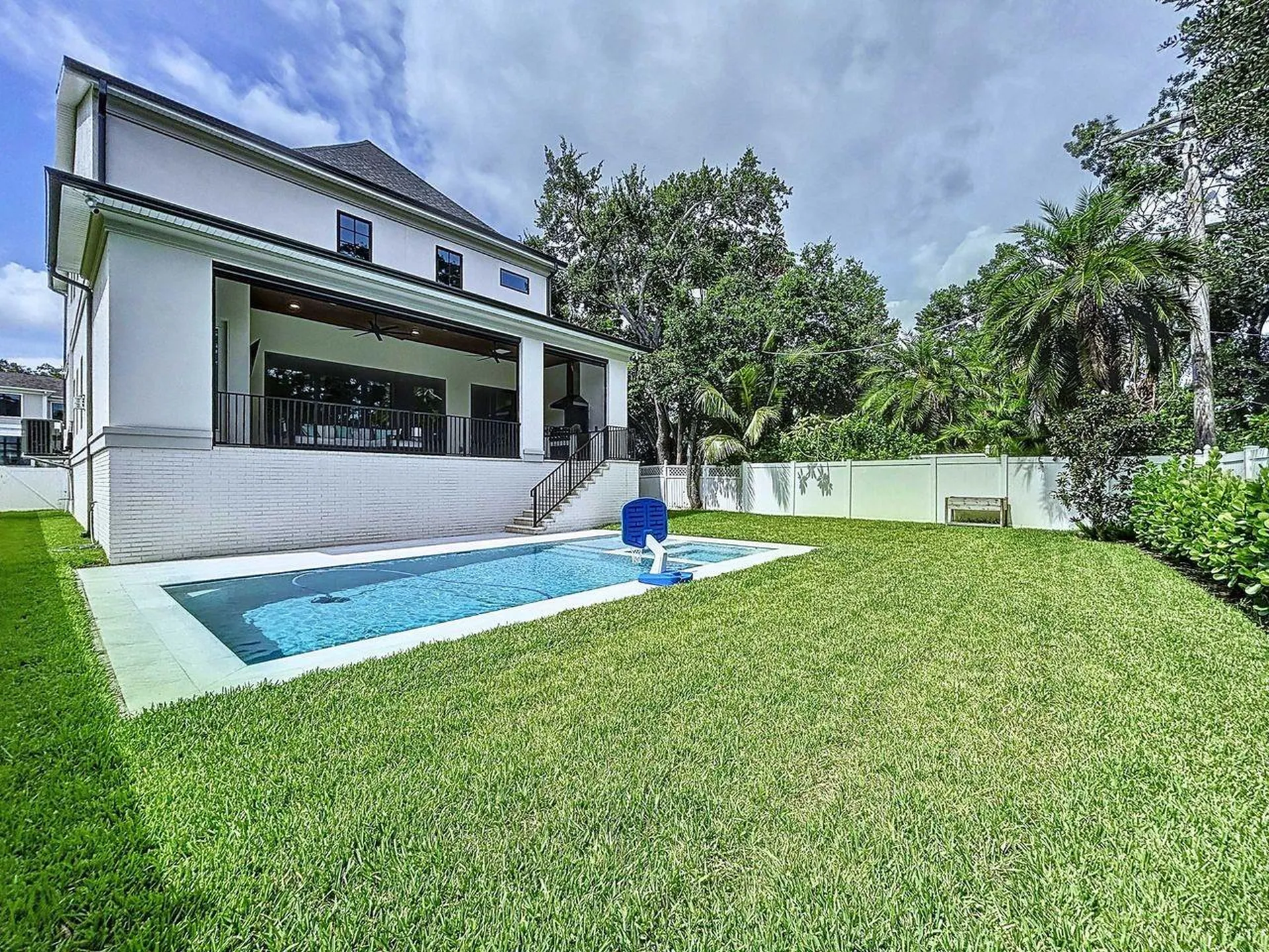 5011 W Dickens Avenue Tampa FL 33629