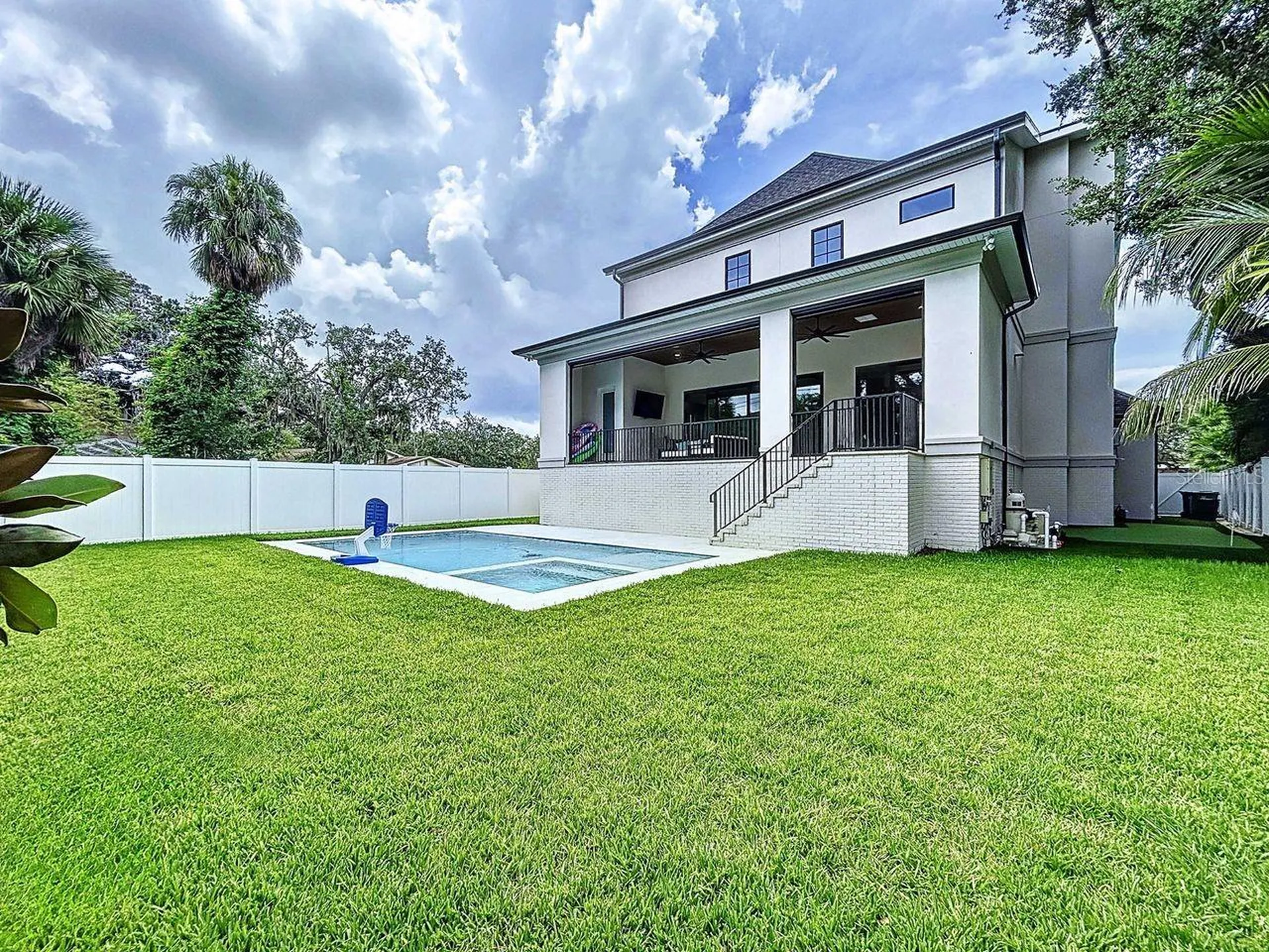 5011 W Dickens Avenue Tampa FL 33629