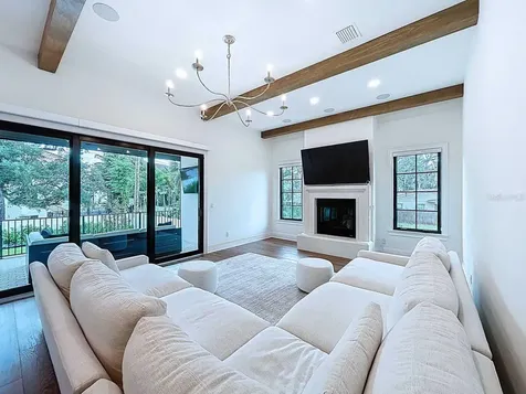 5011 W Dickens Avenue Tampa FL 33629