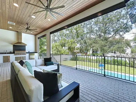 5011 W Dickens Avenue Tampa FL 33629