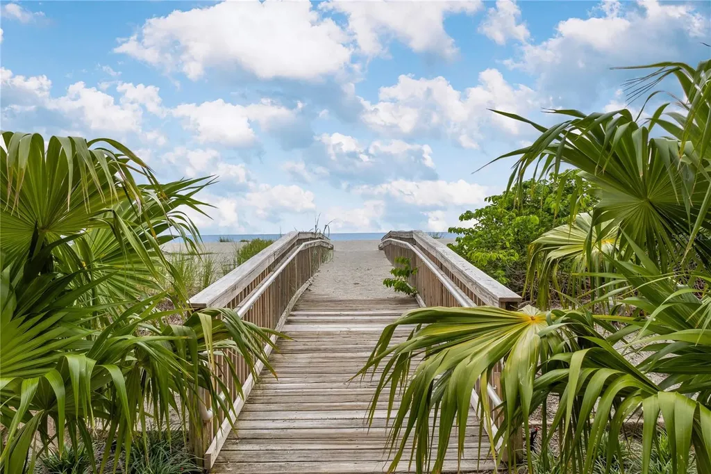 811 The Esplanade N Venice FL 34285