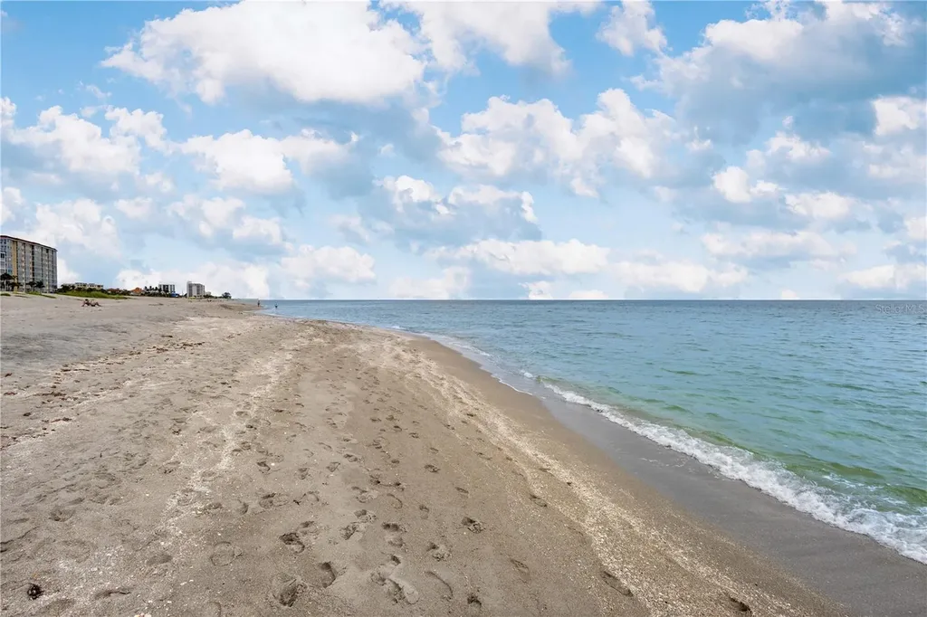 811 The Esplanade N Venice FL 34285