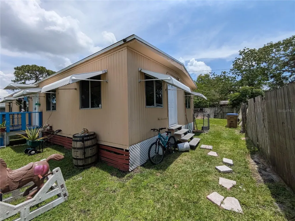 2751 Burrows Avenue Kissimmee FL 34744