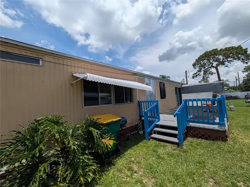 2751 Burrows Avenue Kissimmee FL 34744