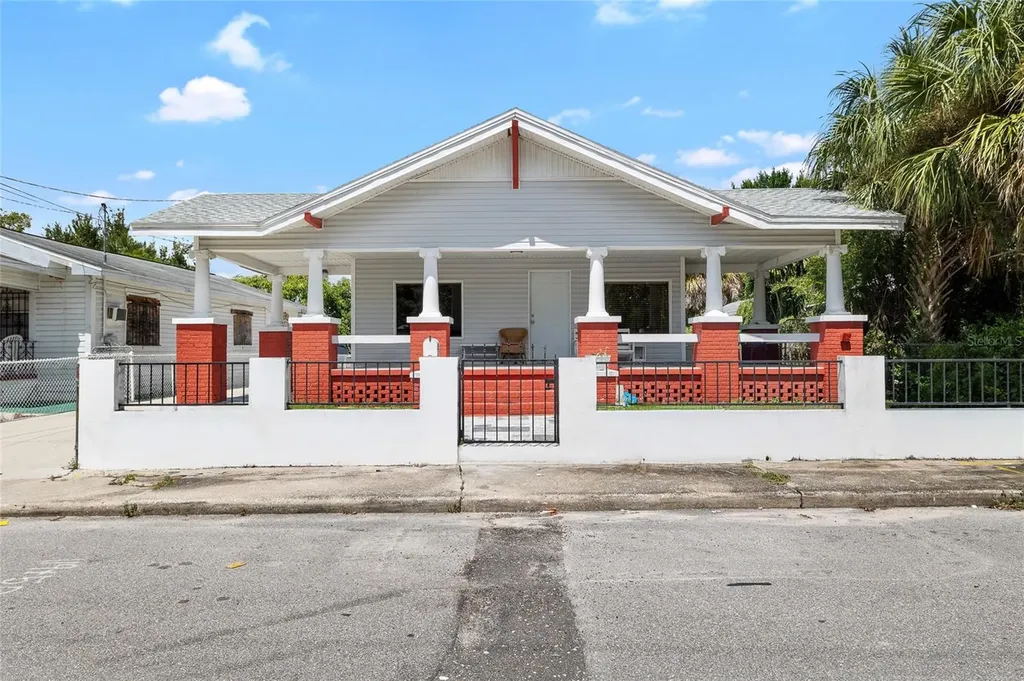 1318 E Louise Avenue Tampa FL 33603