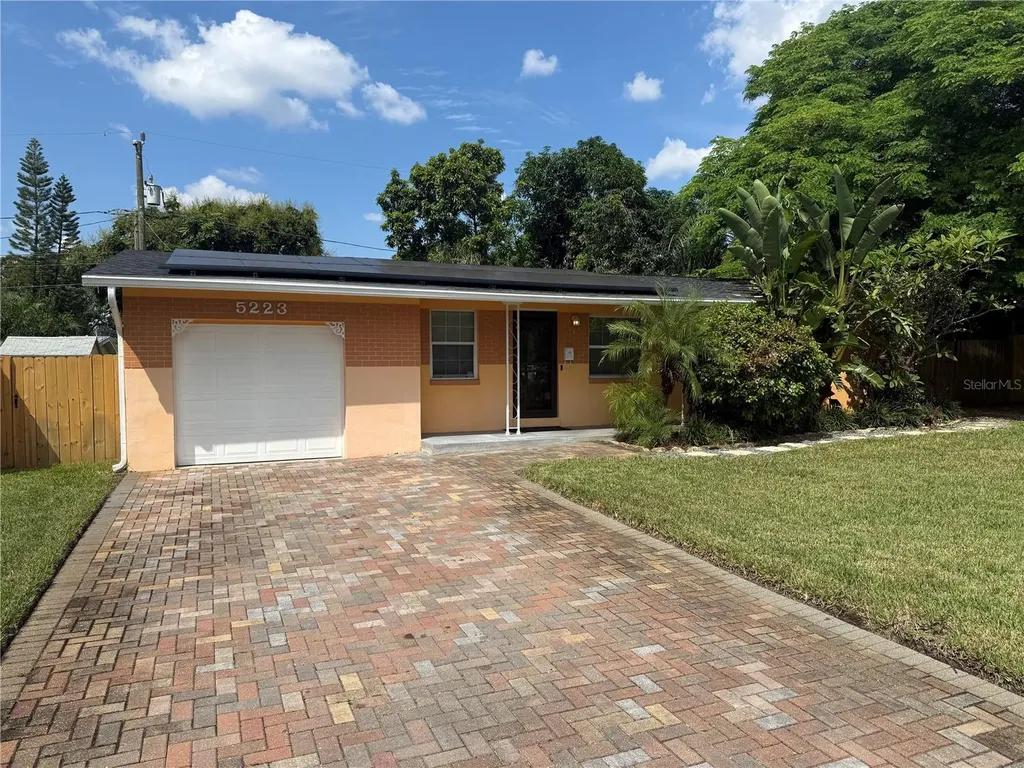 5223 15th Avenue N St Petersburg FL 33710