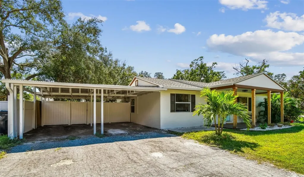4726 W Knights Avenue Tampa FL 33611