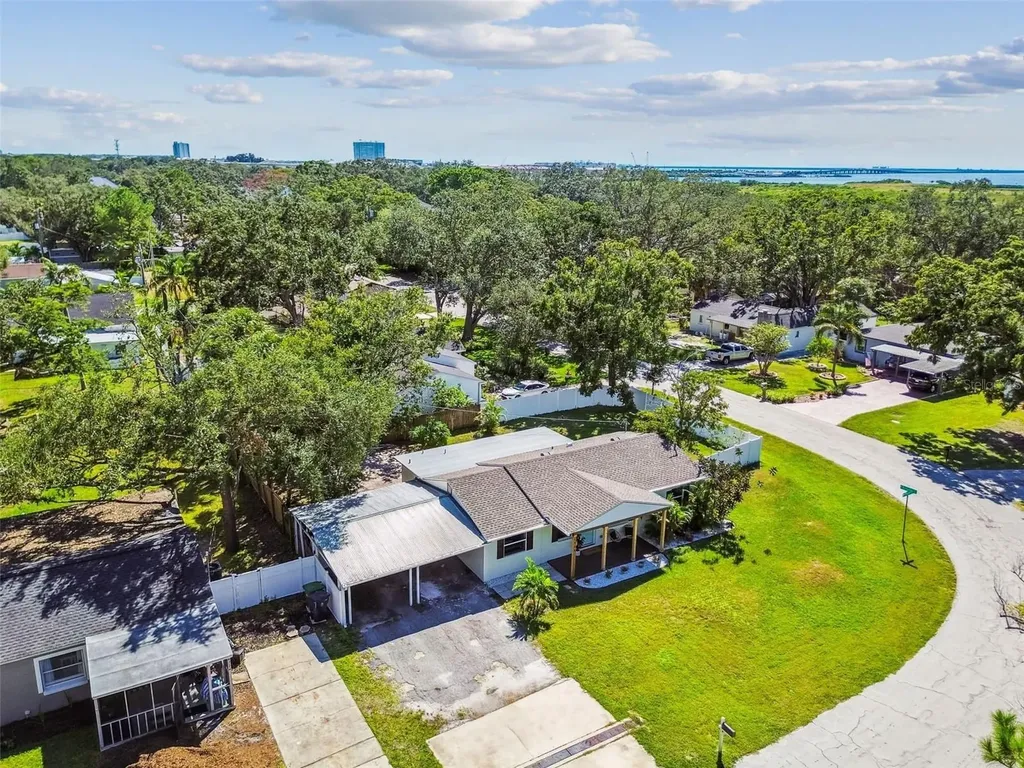 4726 W Knights Avenue Tampa FL 33611