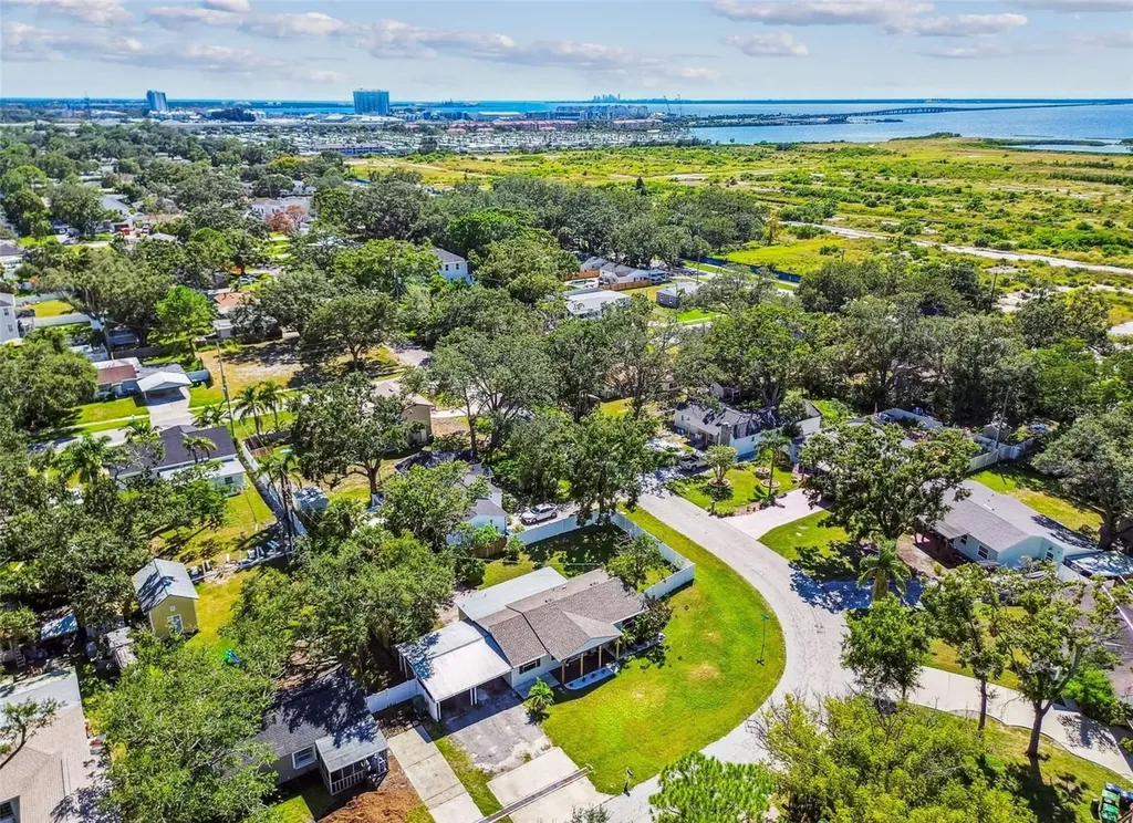 4726 W Knights Avenue Tampa FL 33611