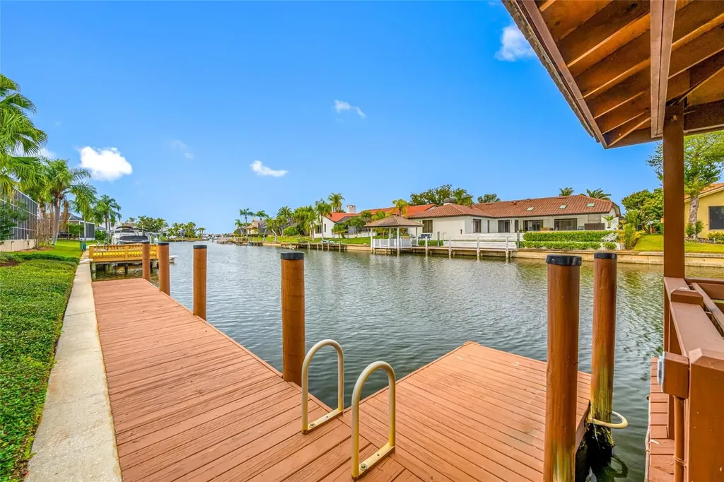 9807 Compass Point Way Tampa FL 33615