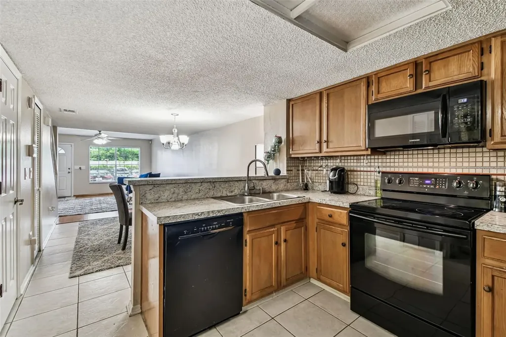 2124 Fletchers Point Circle Tampa FL 33613