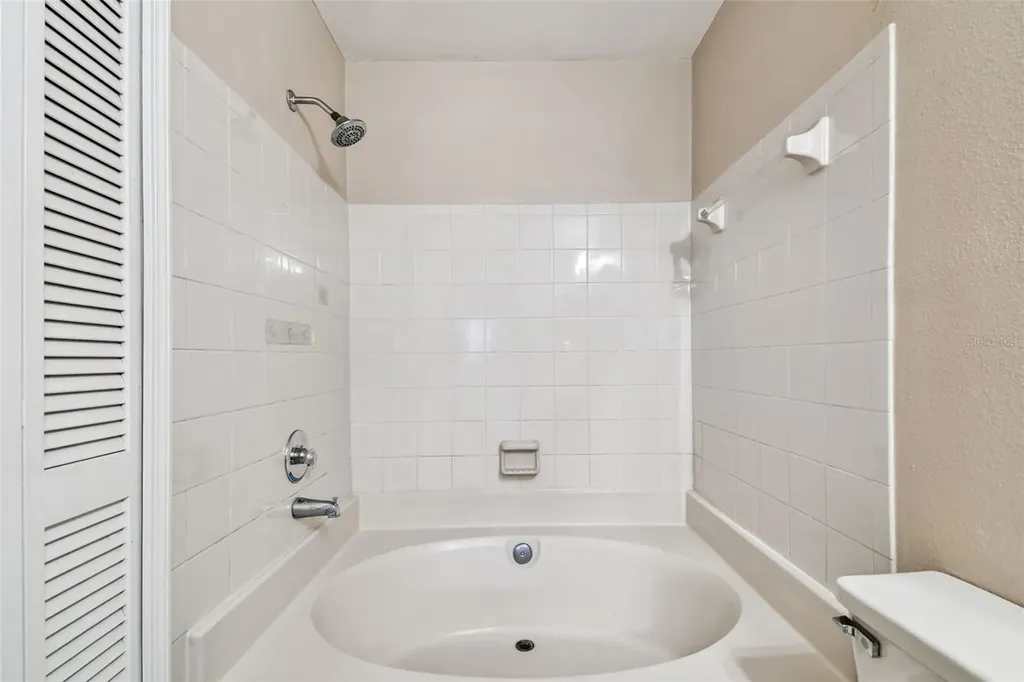 2124 Fletchers Point Circle Tampa FL 33613