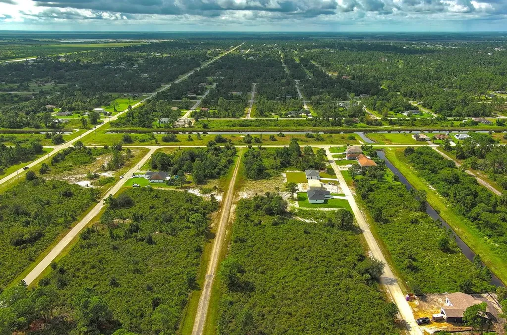 642 Vasser Avenue S Lehigh Acres FL 33974
