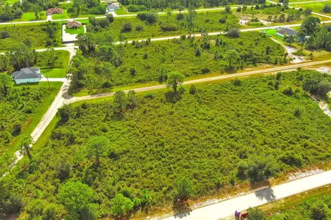 642 Vasser Avenue S Lehigh Acres FL 33974