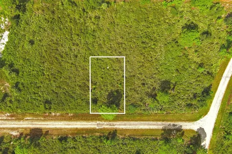 642 Vasser Avenue S Lehigh Acres FL 33974