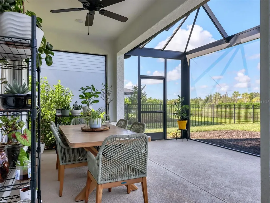 9040 Tequila Sunrise Drive Sarasota FL 34241