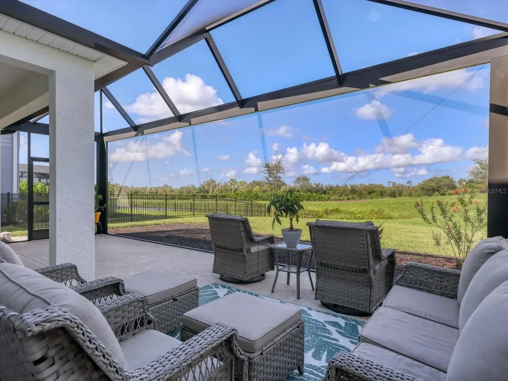 9040 Tequila Sunrise Drive Sarasota FL 34241