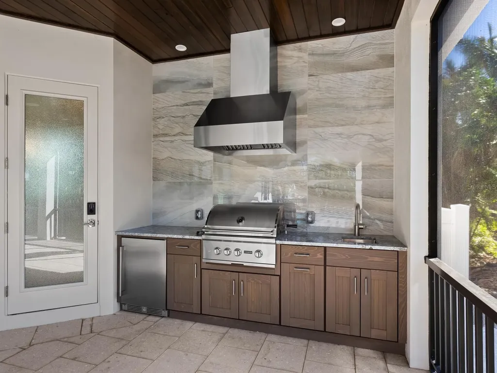 482 E Royal Flamingo Drive Sarasota FL 34236