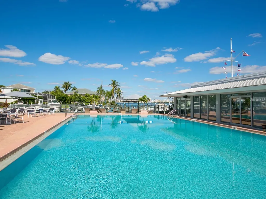 482 E Royal Flamingo Drive Sarasota FL 34236