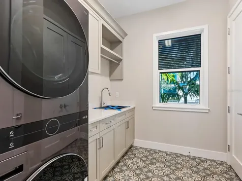 482 E Royal Flamingo Drive Sarasota FL 34236