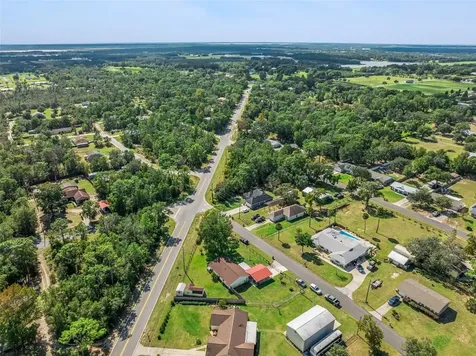 40522 W 5th Avenue Umatilla FL 32784