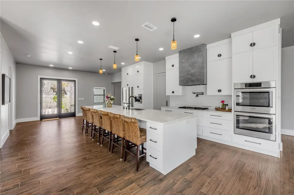 1707 N Peninsula Avenue New Smyrna Beach FL 32169