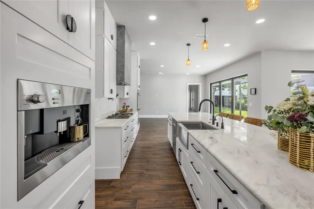 1707 N Peninsula Avenue New Smyrna Beach FL 32169