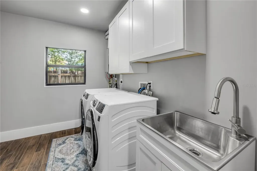 1707 N Peninsula Avenue New Smyrna Beach FL 32169