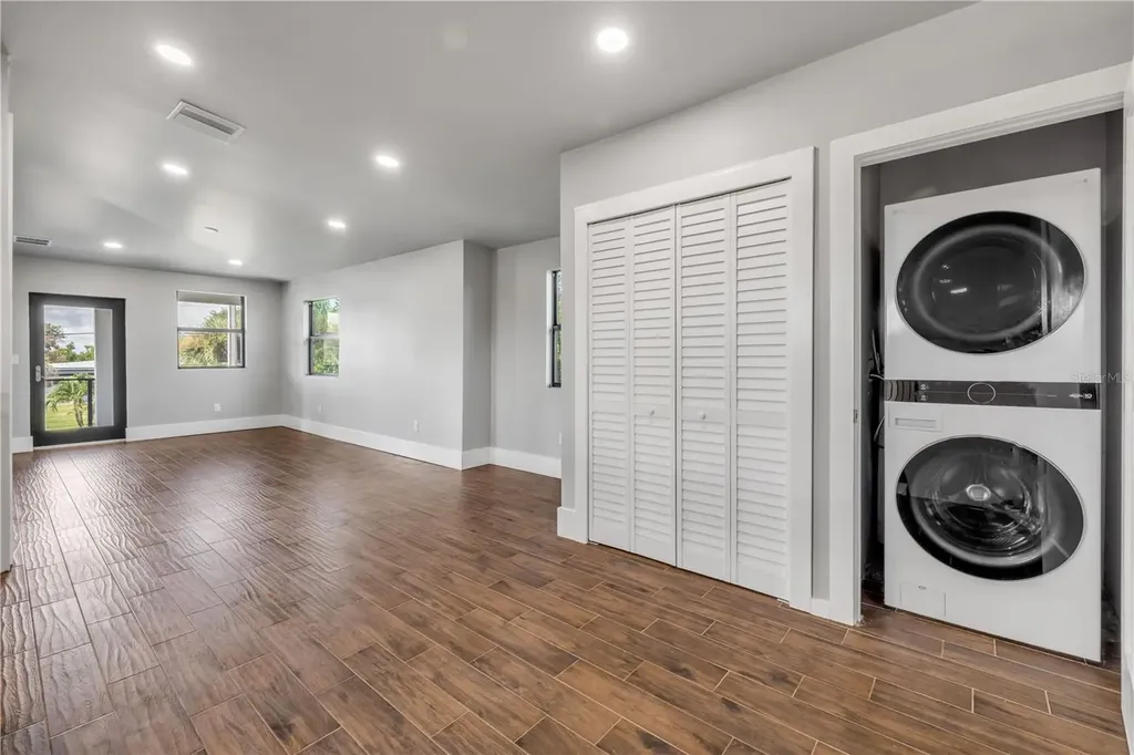 1707 N Peninsula Avenue New Smyrna Beach FL 32169