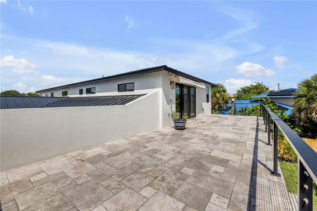 1707 N Peninsula Avenue New Smyrna Beach FL 32169