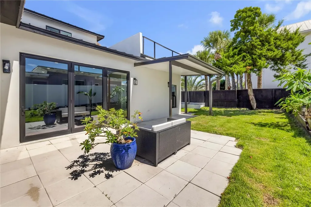 1707 N Peninsula Avenue New Smyrna Beach FL 32169