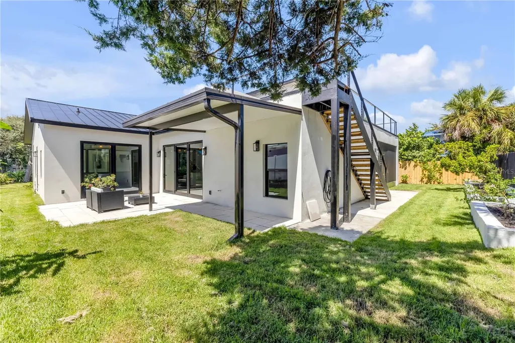 1707 N Peninsula Avenue New Smyrna Beach FL 32169