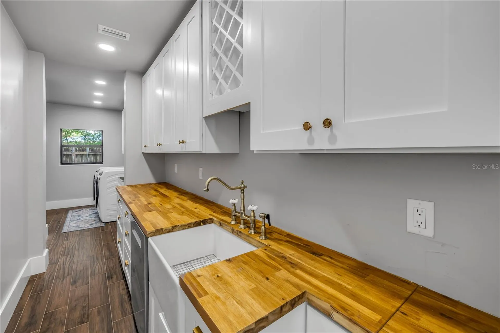 1707 N Peninsula Avenue New Smyrna Beach FL 32169