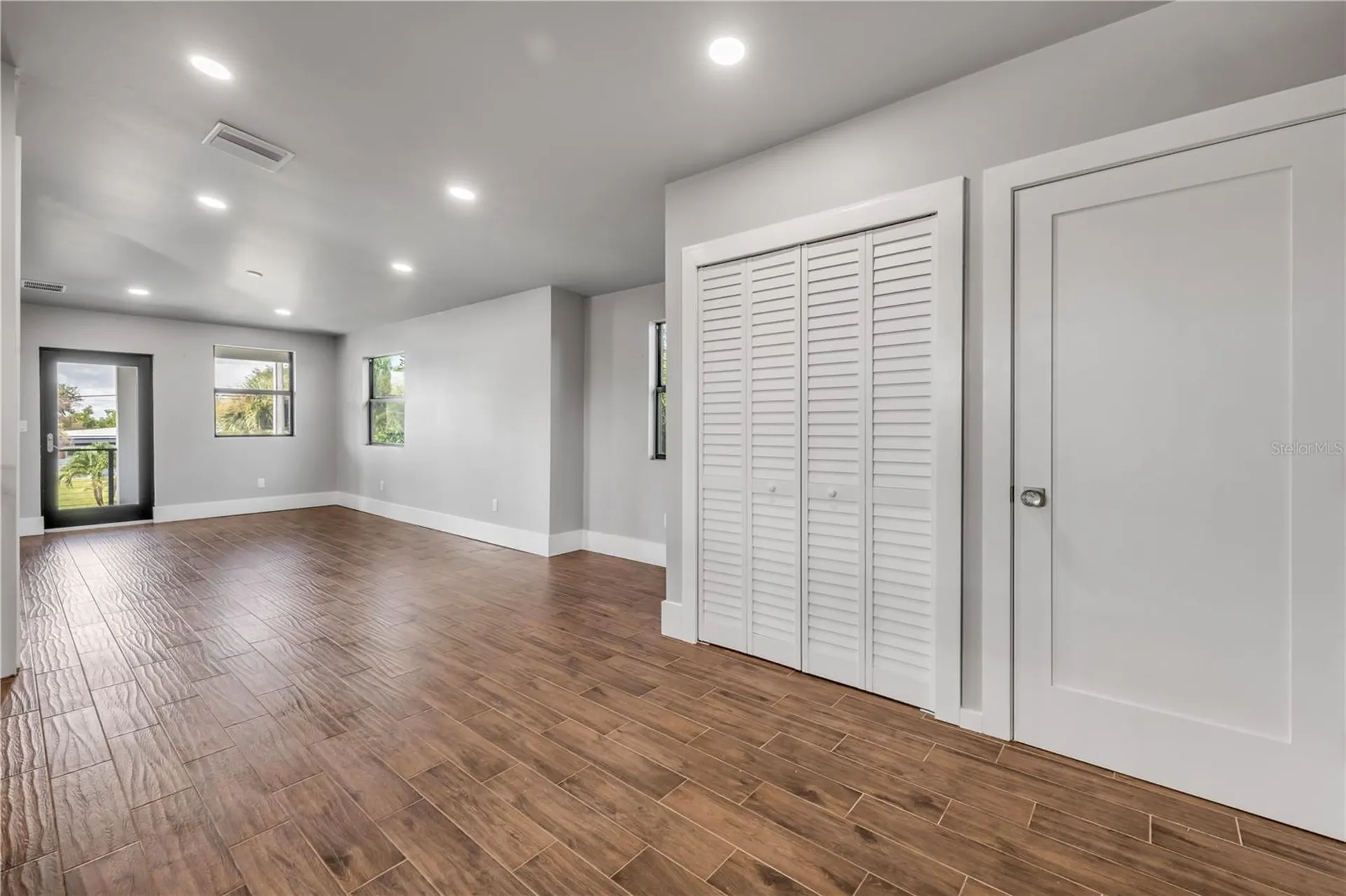 1707 N Peninsula Avenue New Smyrna Beach FL 32169