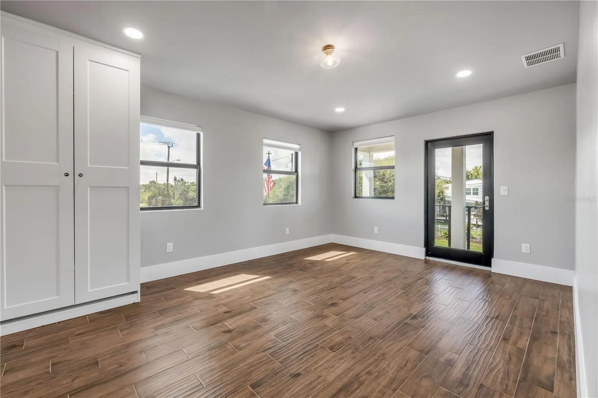 1707 N Peninsula Avenue New Smyrna Beach FL 32169