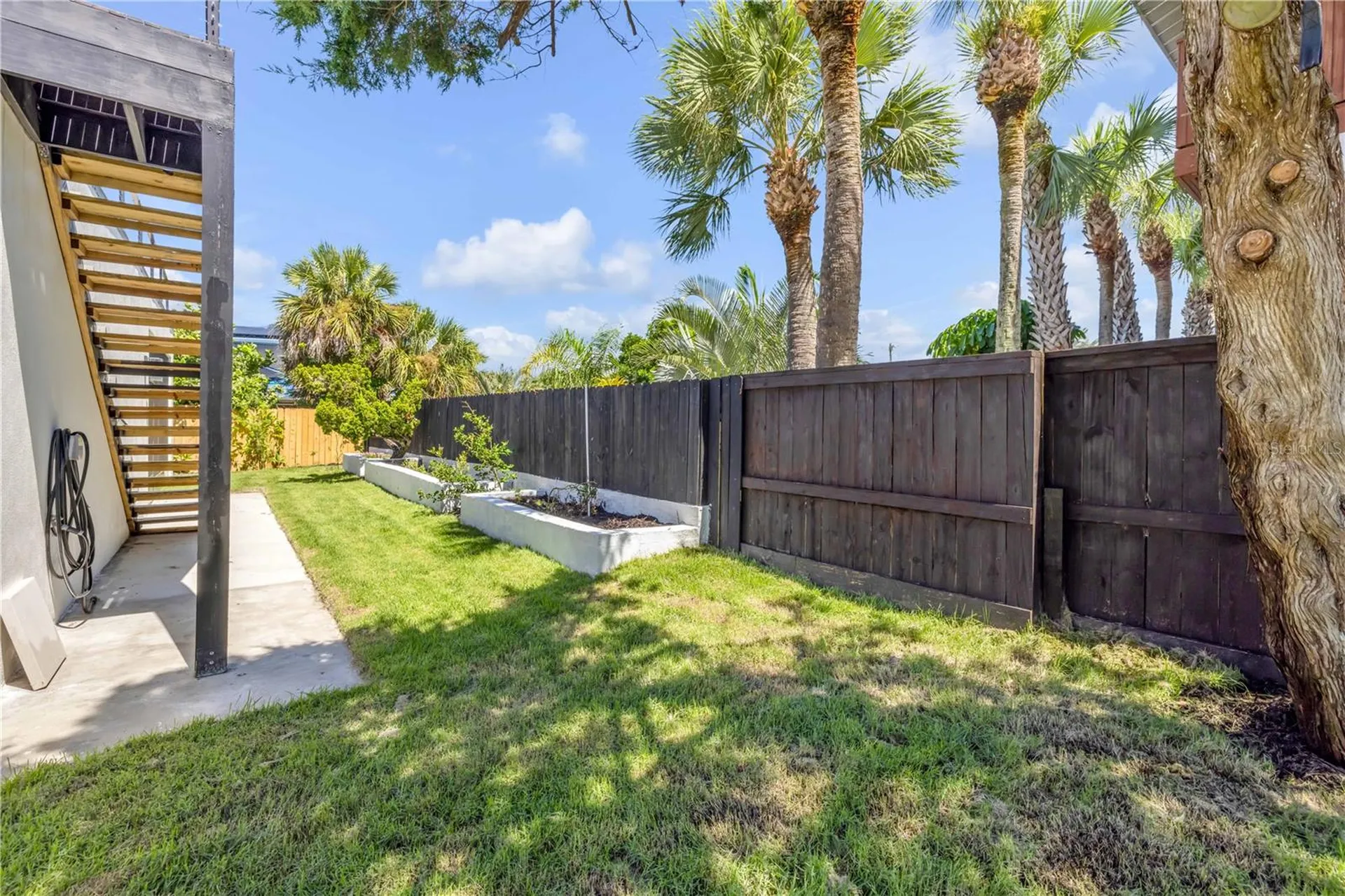 1707 N Peninsula Avenue New Smyrna Beach FL 32169