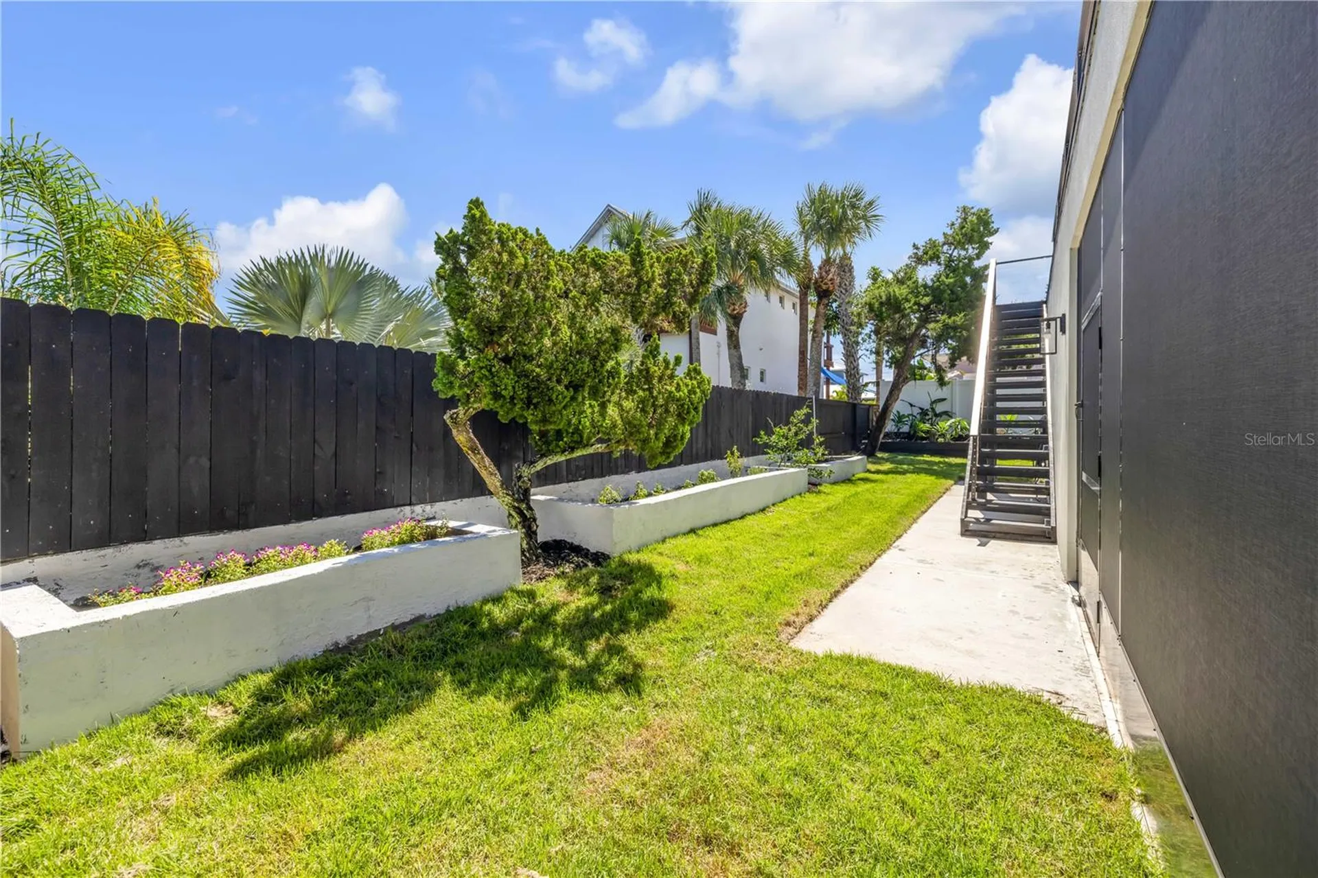 1707 N Peninsula Avenue New Smyrna Beach FL 32169