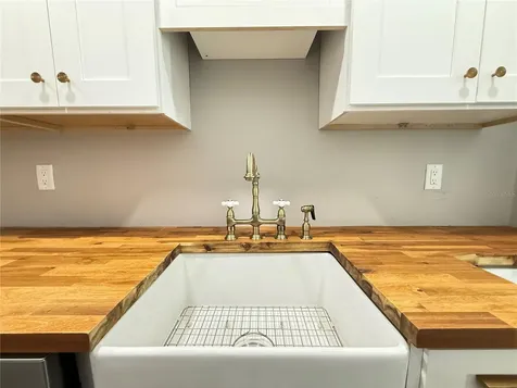 1707 N Peninsula Avenue New Smyrna Beach FL 32169