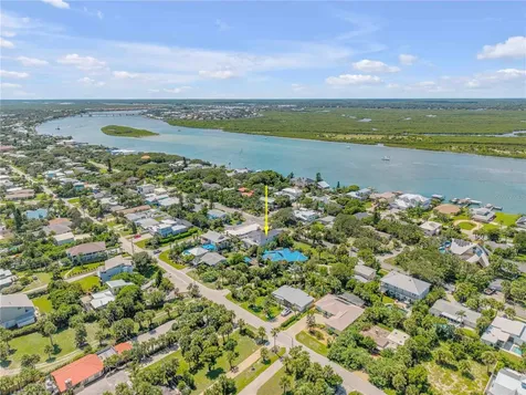 1707 N Peninsula Avenue New Smyrna Beach FL 32169