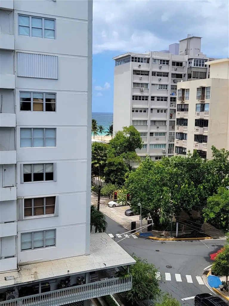 76 Cond Kings Court San Juan PR 00911