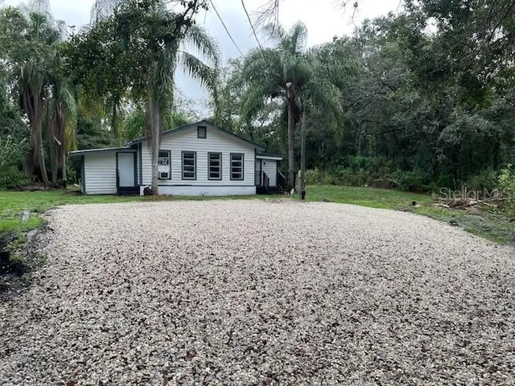 1537 Poe Road Lake Wales FL 33898